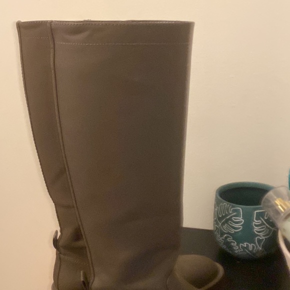 Boots - Picture 2 of 3